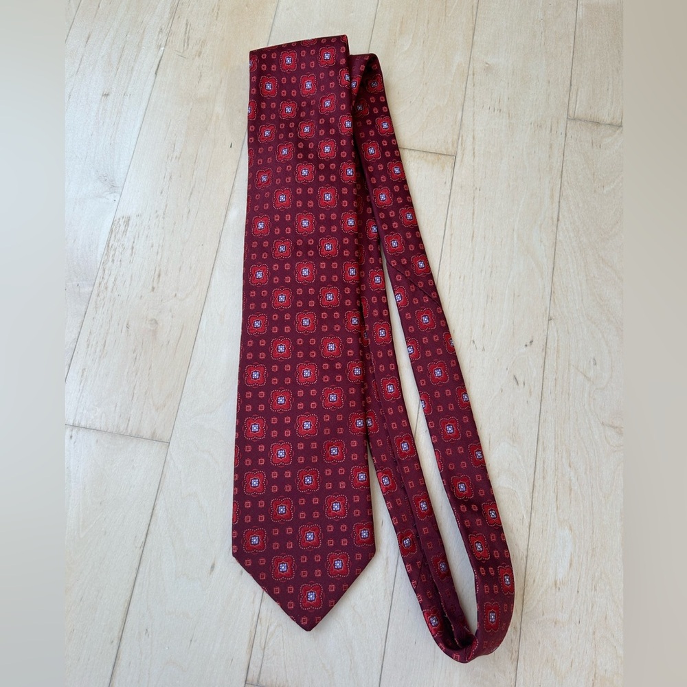 Ike Behar 100% Silk Burgundy/Red Patterned Tie